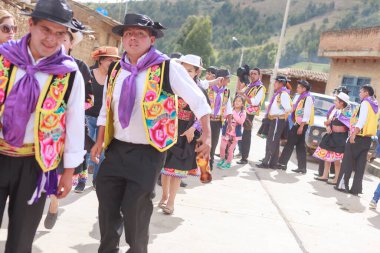 13 Şubat 2016, Huancayo, Peru. Huaylarsh dansçıları Mantaro Vadisi 'ndeki karnaval yarışmalarında gösterileri için prova yapar ve hazırlanırlar..