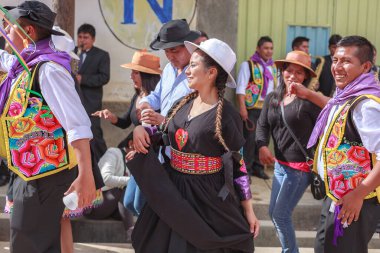 13 Şubat 2016, Huancayo, Peru. Huaylarsh dansçıları Mantaro Vadisi 'ndeki karnaval yarışmalarında gösterileri için prova yapar ve hazırlanırlar..
