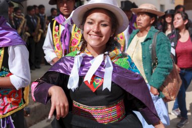 13 Şubat 2016, Huancayo, Peru. Huaylarsh dansçıları Mantaro Vadisi 'ndeki karnaval yarışmalarında gösterileri için prova yapar ve hazırlanırlar..