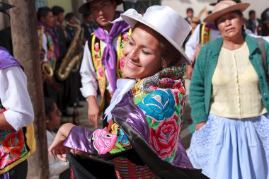 13 Şubat 2016, Huancayo, Peru. Huaylarsh dansçıları Mantaro Vadisi 'ndeki karnaval yarışmalarında gösterileri için prova yapar ve hazırlanırlar..