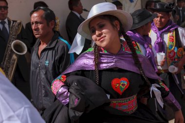 13 Şubat 2016, Huancayo, Peru. Huaylarsh dansçıları Mantaro Vadisi 'ndeki karnaval yarışmalarında gösterileri için prova yapar ve hazırlanırlar..