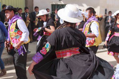 13 Şubat 2016, Huancayo, Peru. Huaylarsh dansçıları Mantaro Vadisi 'ndeki karnaval yarışmalarında gösterileri için prova yapar ve hazırlanırlar..