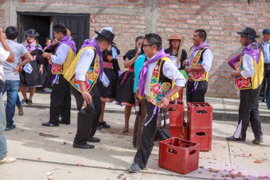 13 Şubat 2016, Huancayo, Peru. Huaylarsh dansçıları Mantaro Vadisi 'ndeki karnaval yarışmalarında gösterileri için prova yapar ve hazırlanırlar..