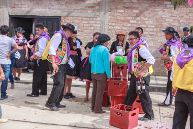 13 Şubat 2016, Huancayo, Peru. Huaylarsh dansçıları Mantaro Vadisi 'ndeki karnaval yarışmalarında gösterileri için prova yapar ve hazırlanırlar..