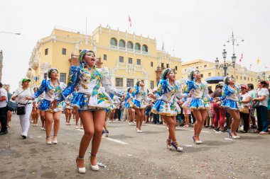 4 Şubat 2024, Lima Peru. Candelaria Bakiresi 'nin Lima Meydanı' ndaki geçit töreni..