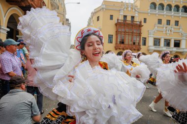 4 Şubat 2024, Lima Peru. Candelaria Bakiresi 'nin Lima Meydanı' ndaki geçit töreni..