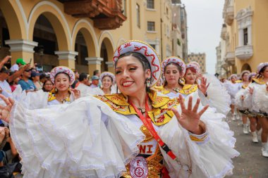 4 Şubat 2024, Lima Peru. Candelaria Bakiresi 'nin Lima Meydanı' ndaki geçit töreni..