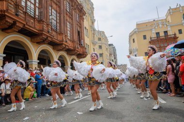 4 Şubat 2024, Lima Peru. Candelaria Bakiresi 'nin Lima Meydanı' ndaki geçit töreni..