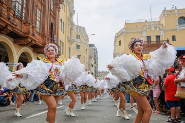 4 Şubat 2024, Lima Peru. Candelaria Bakiresi 'nin Lima Meydanı' ndaki geçit töreni..