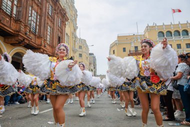 4 Şubat 2024, Lima Peru. Candelaria Bakiresi 'nin Lima Meydanı' ndaki geçit töreni..
