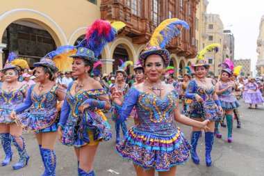 4 Şubat 2024, Lima Peru. Candelaria Bakiresi 'nin Lima Meydanı' ndaki geçit töreni..