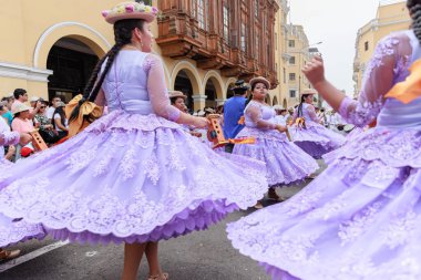 4 Şubat 2024, Lima Peru. Candelaria Bakiresi 'nin Lima Meydanı' ndaki geçit töreni..