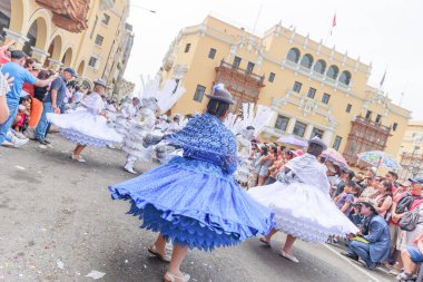 4 Şubat 2024, Lima Peru. Candelaria Bakiresi 'nin Lima Meydanı' ndaki geçit töreni..
