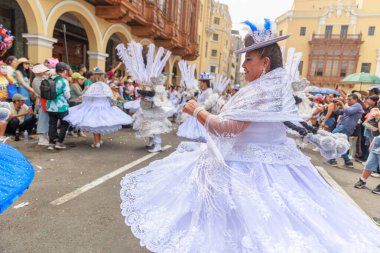4 Şubat 2024, Lima Peru. Candelaria Bakiresi 'nin Lima Meydanı' ndaki geçit töreni..