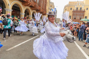 4 Şubat 2024, Lima Peru. Candelaria Bakiresi 'nin Lima Meydanı' ndaki geçit töreni..