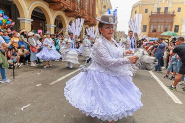 4 Şubat 2024, Lima Peru. Candelaria Bakiresi 'nin Lima Meydanı' ndaki geçit töreni..