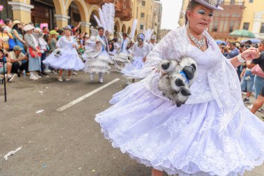 4 Şubat 2024, Lima Peru. Candelaria Bakiresi 'nin Lima Meydanı' ndaki geçit töreni..