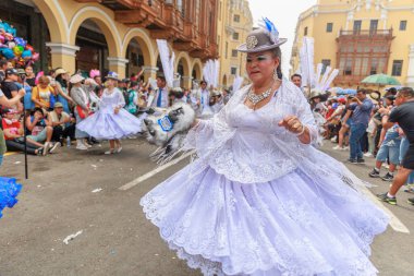 4 Şubat 2024, Lima Peru. Candelaria Bakiresi 'nin Lima Meydanı' ndaki geçit töreni..