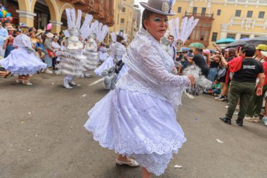 4 Şubat 2024, Lima Peru. Candelaria Bakiresi 'nin Lima Meydanı' ndaki geçit töreni..