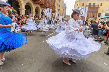 4 Şubat 2024, Lima Peru. Candelaria Bakiresi 'nin Lima Meydanı' ndaki geçit töreni..