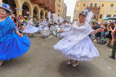 4 Şubat 2024, Lima Peru. Candelaria Bakiresi 'nin Lima Meydanı' ndaki geçit töreni..