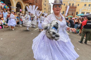 4 Şubat 2024, Lima Peru. Candelaria Bakiresi 'nin Lima Meydanı' ndaki geçit töreni..