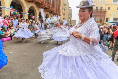 4 Şubat 2024, Lima Peru. Candelaria Bakiresi 'nin Lima Meydanı' ndaki geçit töreni..