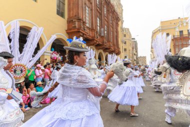 4 Şubat 2024, Lima Peru. Candelaria Bakiresi 'nin Lima Meydanı' ndaki geçit töreni..
