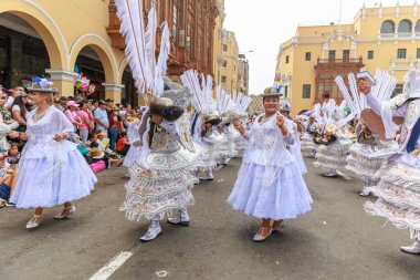 4 Şubat 2024, Lima Peru. Candelaria Bakiresi 'nin Lima Meydanı' ndaki geçit töreni..