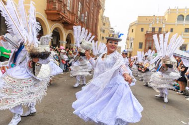 4 Şubat 2024, Lima Peru. Candelaria Bakiresi 'nin Lima Meydanı' ndaki geçit töreni..