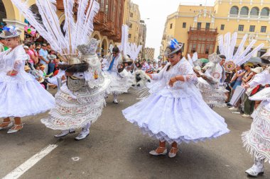 4 Şubat 2024, Lima Peru. Candelaria Bakiresi 'nin Lima Meydanı' ndaki geçit töreni..
