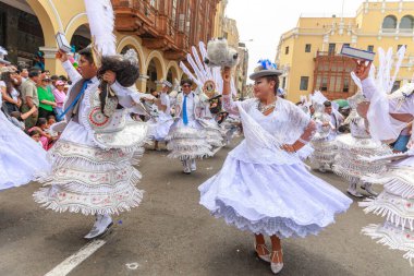 4 Şubat 2024, Lima Peru. Candelaria Bakiresi 'nin Lima Meydanı' ndaki geçit töreni..