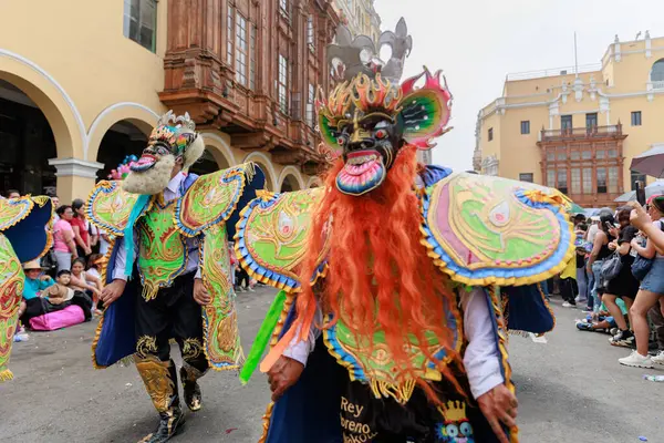 4 Şubat 2024, Lima Peru. Candelaria Bakiresi 'nin Lima Meydanı' ndaki geçit töreni..