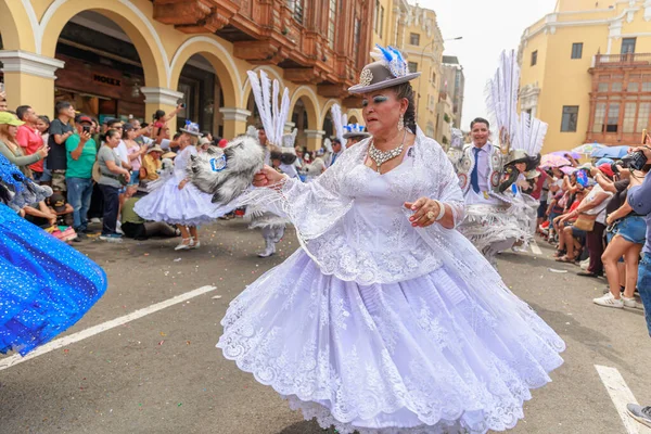 4 Şubat 2024, Lima Peru. Candelaria Bakiresi 'nin Lima Meydanı' ndaki geçit töreni..