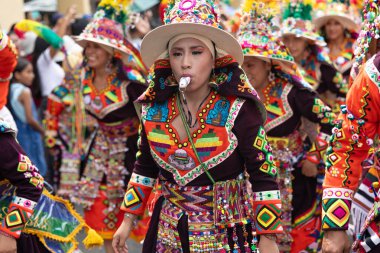4 Şubat 2024, Lima Peru. Dansçılar ve müzik grupları Lima 'nın ana meydanında Candelaria bakiresinin geçit töreninde..