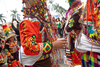 4 Şubat 2024, Lima Peru. Dansçılar ve müzik grupları Lima 'nın ana meydanında Candelaria bakiresinin geçit töreninde..