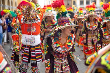 4 Şubat 2024, Lima Peru. Dansçılar ve müzik grupları Lima 'nın ana meydanında Candelaria bakiresinin geçit töreninde..