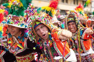 4 Şubat 2024, Lima Peru. Dansçılar ve müzik grupları Lima 'nın ana meydanında Candelaria bakiresinin geçit töreninde..