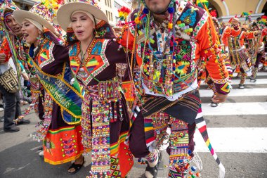 4 Şubat 2024, Lima Peru. Dansçılar ve müzik grupları Lima 'nın ana meydanında Candelaria bakiresinin geçit töreninde..