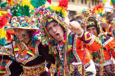 4 Şubat 2024, Lima Peru. Dansçılar ve müzik grupları Lima 'nın ana meydanında Candelaria bakiresinin geçit töreninde..