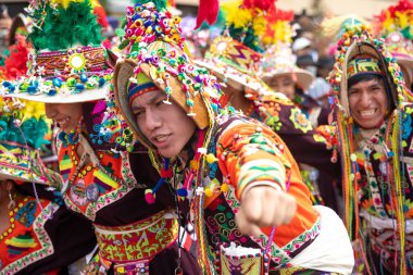 4 Şubat 2024, Lima Peru. Dansçılar ve müzik grupları Lima 'nın ana meydanında Candelaria bakiresinin geçit töreninde..