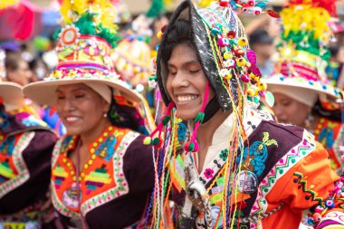 4 Şubat 2024, Lima Peru. Dansçılar ve müzik grupları Lima 'nın ana meydanında Candelaria bakiresinin geçit töreninde..