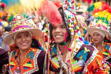 4 Şubat 2024, Lima Peru. Dansçılar ve müzik grupları Lima 'nın ana meydanında Candelaria bakiresinin geçit töreninde..