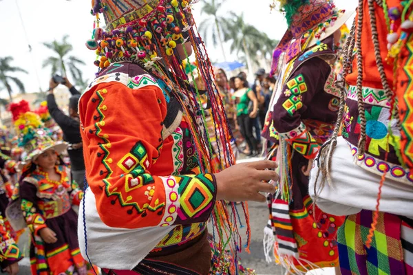 4 Şubat 2024, Lima Peru. Dansçılar ve müzik grupları Lima 'nın ana meydanında Candelaria bakiresinin geçit töreninde..