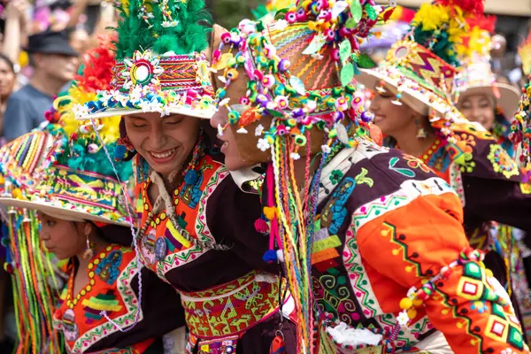 4 Şubat 2024, Lima Peru. Dansçılar ve müzik grupları Lima 'nın ana meydanında Candelaria bakiresinin geçit töreninde..