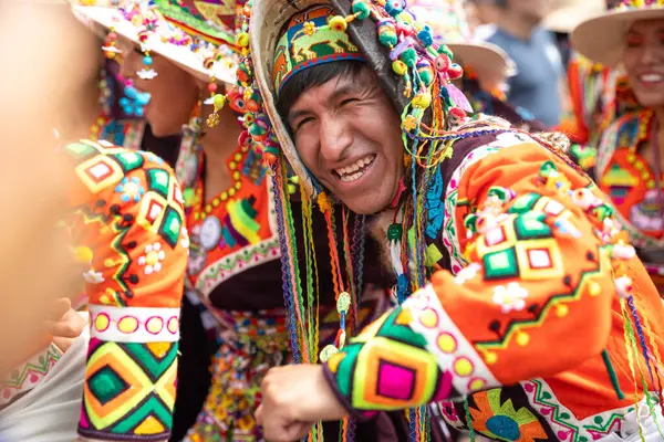 4 Şubat 2024, Lima Peru. Dansçılar ve müzik grupları Lima 'nın ana meydanında Candelaria bakiresinin geçit töreninde..