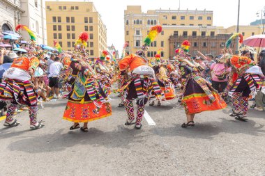 4 Şubat 2024, Lima Peru. Dansçılar ve müzik grupları Lima 'nın ana meydanında Candelaria bakiresinin geçit töreninde..