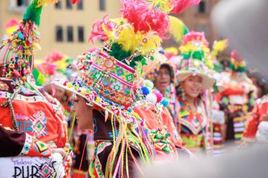 4 Şubat 2024, Lima Peru. Dansçılar ve müzik grupları Lima 'nın ana meydanında Candelaria bakiresinin geçit töreninde..