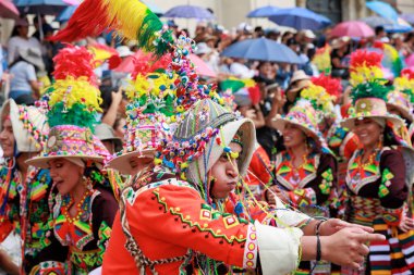 4 Şubat 2024, Lima Peru. Dansçılar ve müzik grupları Lima 'nın ana meydanında Candelaria bakiresinin geçit töreninde..