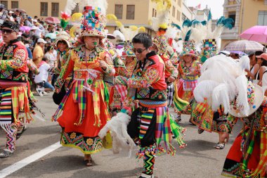 4 Şubat 2024, Lima Peru. Dansçılar ve müzik grupları Lima 'nın ana meydanında Candelaria bakiresinin geçit töreninde..